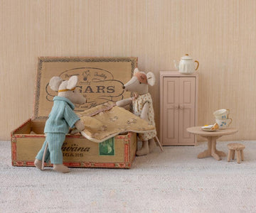 Mum & dad mice in cigar box - Maileg